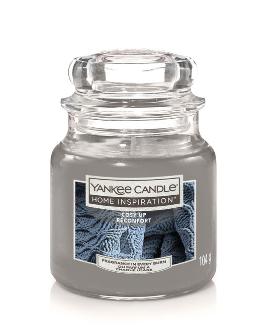Cosy Up Small Jar Add a warm and cosy vibe to your home with the Yankee Candle® Home Inspiration™ Cozy Up Candle. A touch of amber, a dash of petals and lots of all things soft and comforting. 