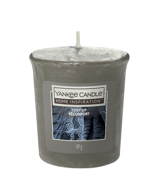 Cosy Up Votive Add a warm and cosy vibe to your home with the Yankee Candle® Home Inspiration™ Cozy Up Candle. A touch of amber, a dash of petals and lots of all things soft and comforting. 