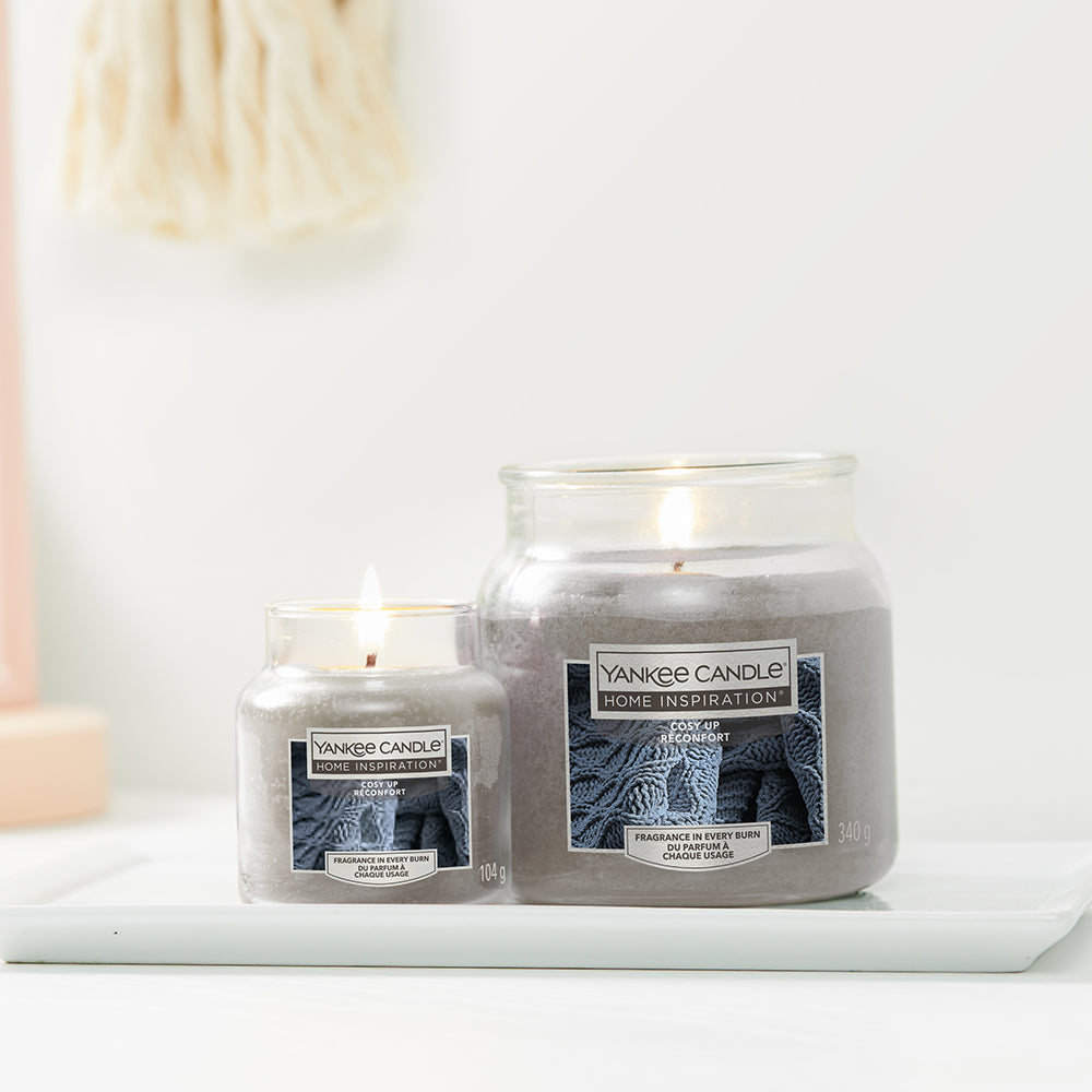Cosy Up Small Jar Add a warm and cosy vibe to your home with the Yankee Candle® Home Inspiration™ Cozy Up Candle. A touch of amber, a dash of petals and lots of all things soft and comforting.