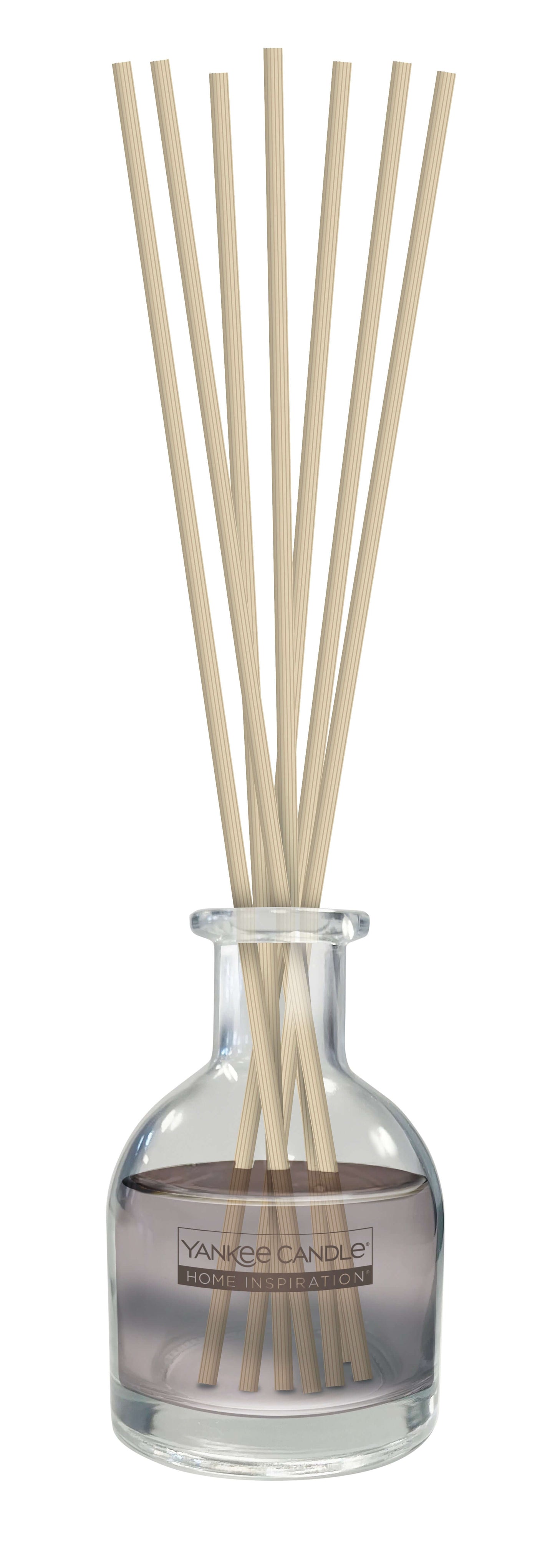 Cosy Up Reed Diffuser Add a warm and cosy vibe to your home with the Yankee Candle® Home Inspiration™ Cozy Up Candle. A touch of amber, a dash of petals and lots of all things soft and comforting. 