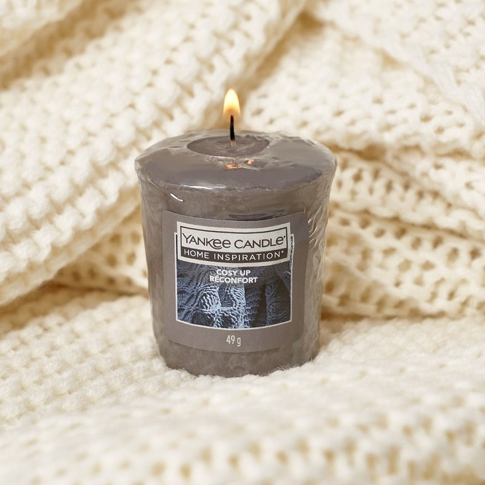 Cosy Up Votive Add a warm and cosy vibe to your home with the Yankee Candle® Home Inspiration™ Cozy Up Candle. A touch of amber, a dash of petals and lots of all things soft and comforting. 