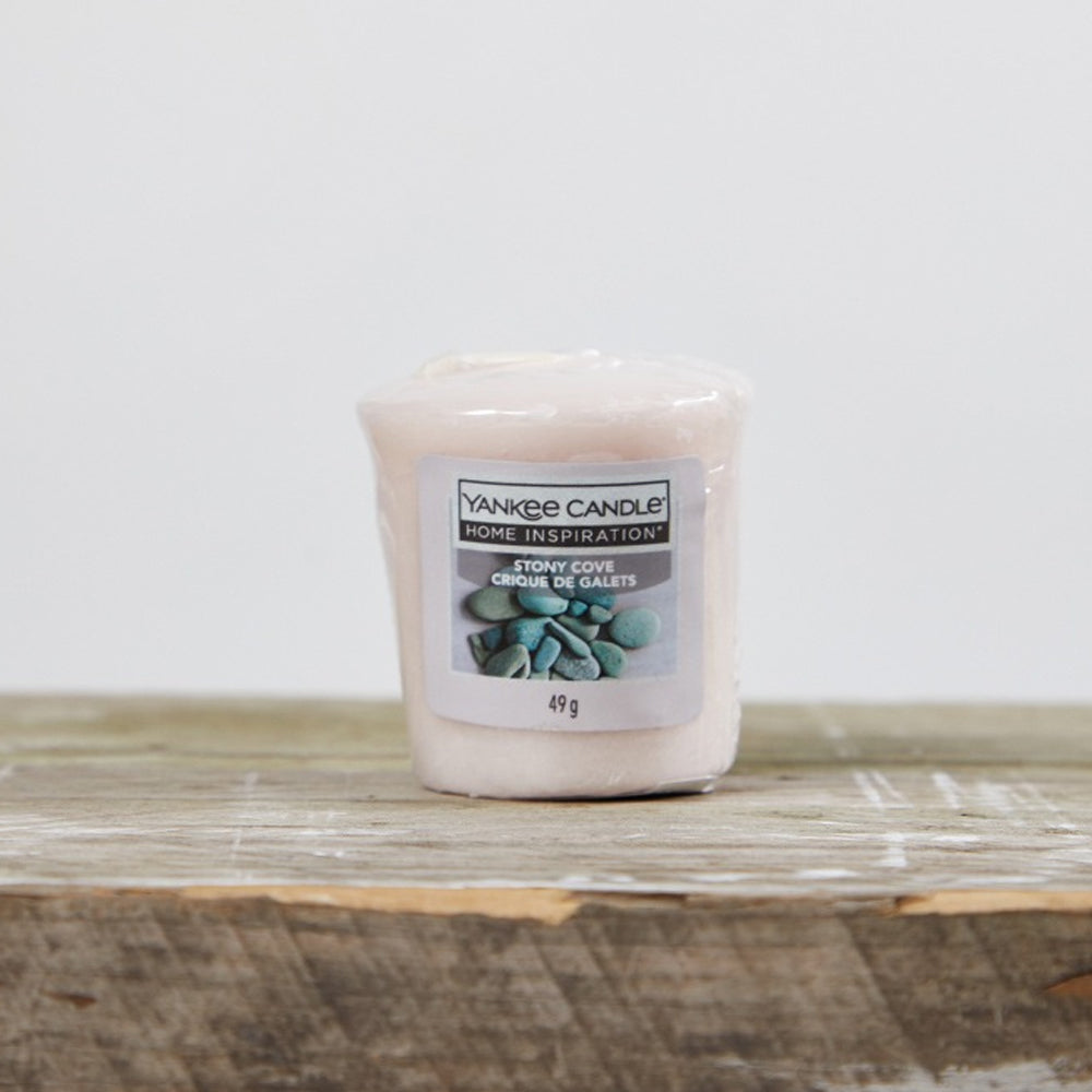 Stony Cove Votive Yankee Candle® Home Inspiration® Stony Cove Scented Candle gives you a sense of serenity and relaxation. You will feel the living space as a quiet place by the water filled with the scent of sweet orange blossom and white musk. 