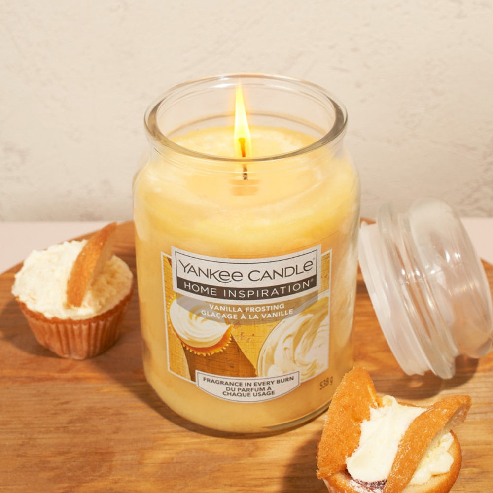 Vanilla Frosting Large Jar Surround yourself with the scent of creamy, sugary confections with this Yankee Candle® Home Inspiration® fragrance. 